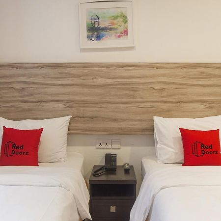 Reddoorz Plus @ Victoria Street Singapore Bagian luar foto
