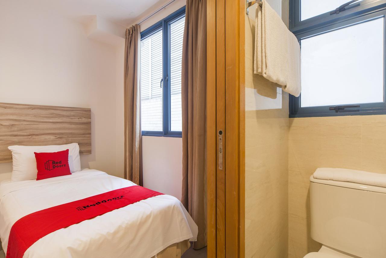 Reddoorz Plus @ Victoria Street Singapore Bagian luar foto