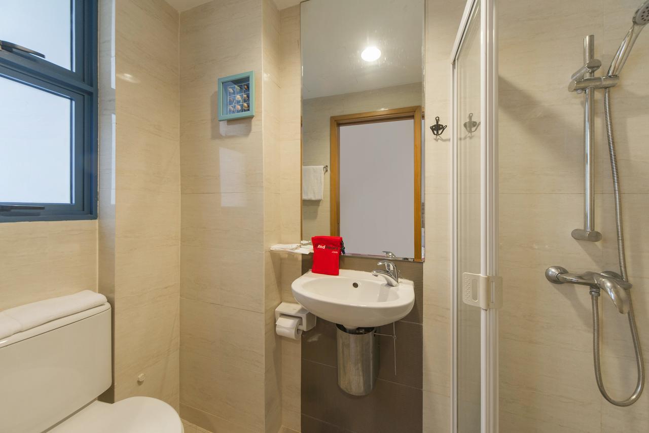 Reddoorz Plus @ Victoria Street Singapore Bagian luar foto