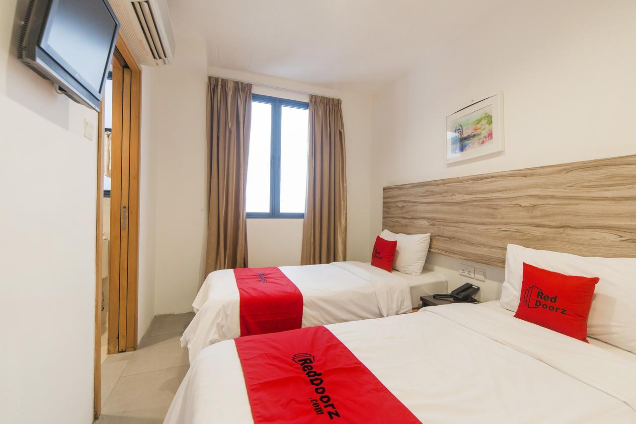 Reddoorz Plus @ Victoria Street Singapore Bagian luar foto