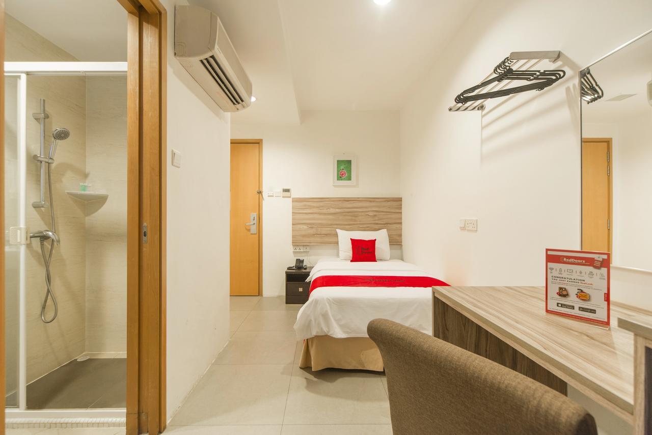 Reddoorz Plus @ Victoria Street Singapore Bagian luar foto