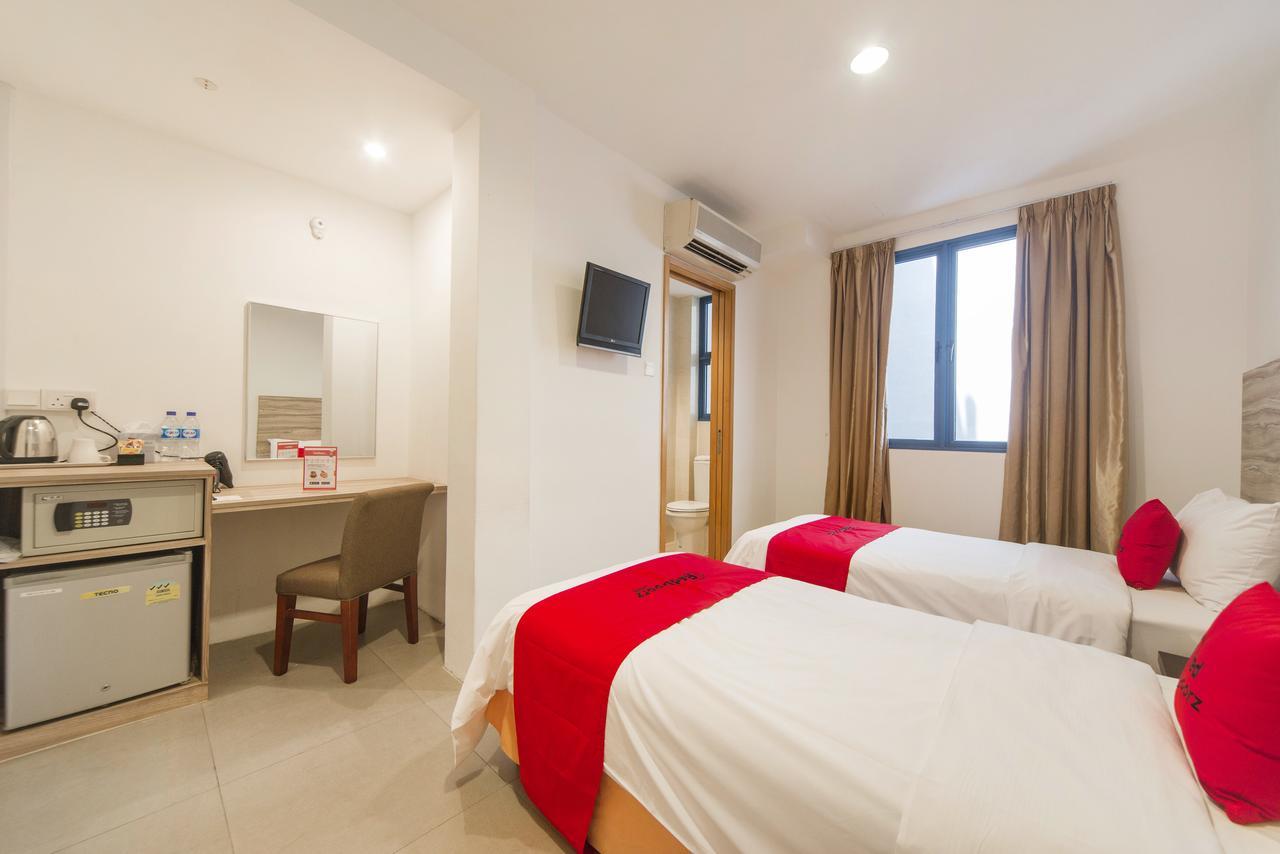 Reddoorz Plus @ Victoria Street Singapore Bagian luar foto