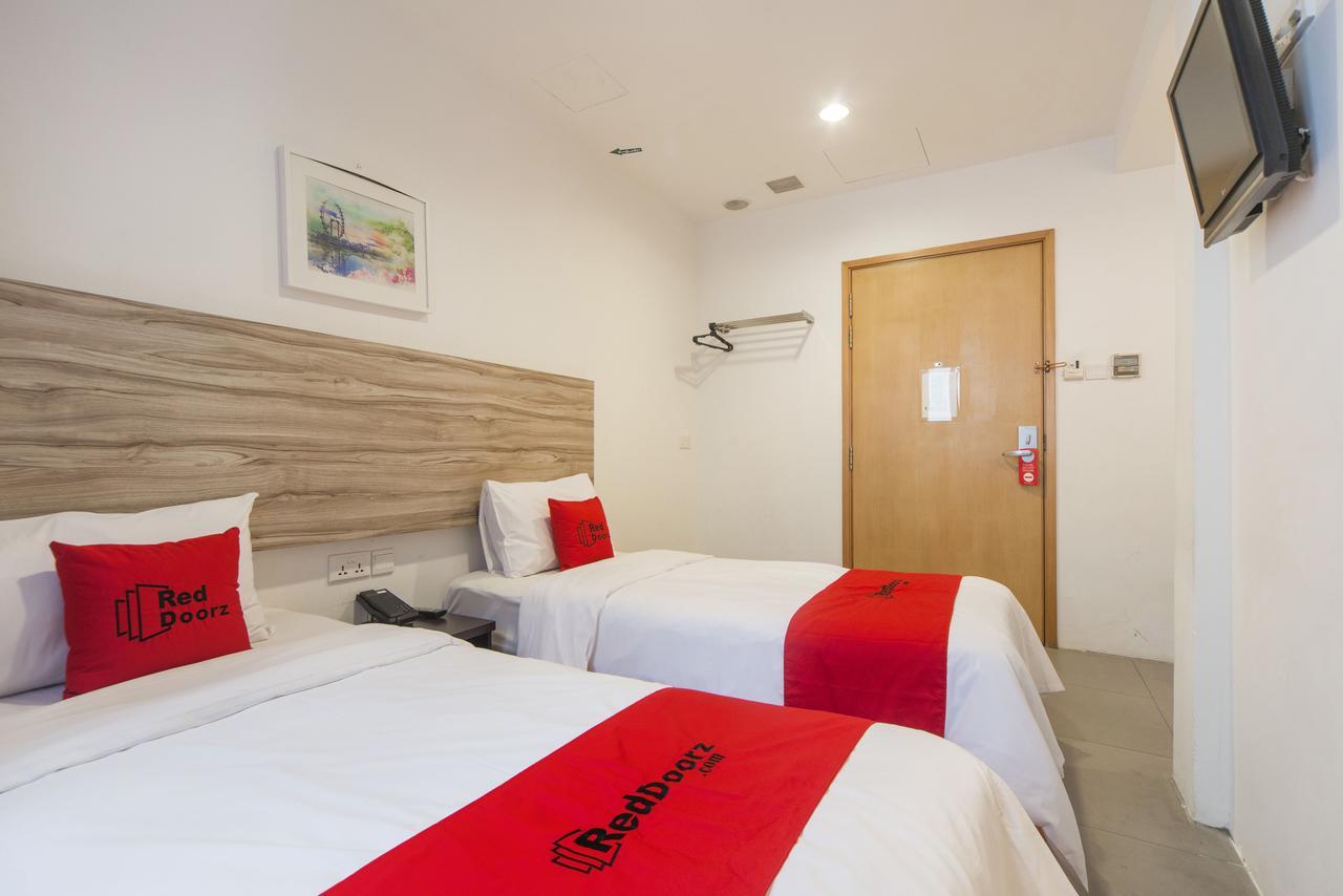 Reddoorz Plus @ Victoria Street Singapore Bagian luar foto