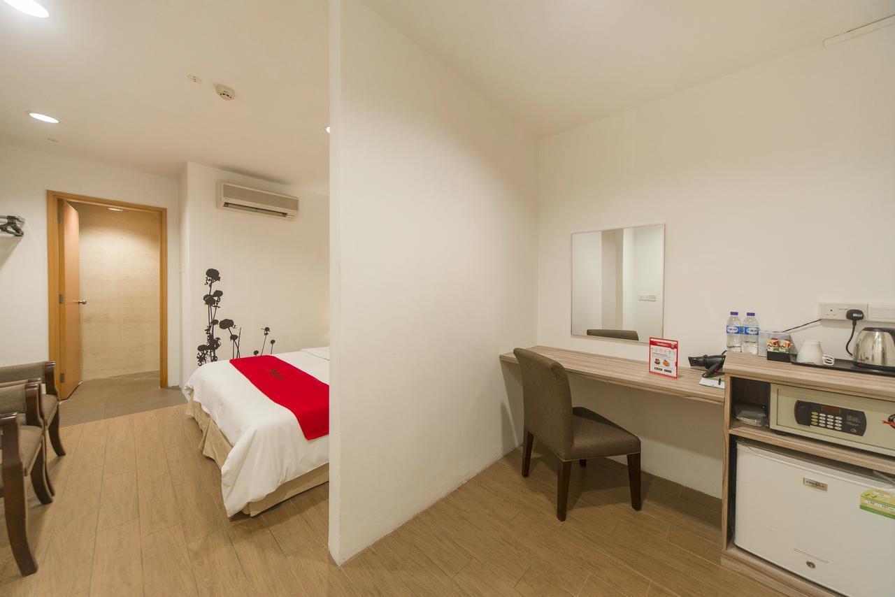 Reddoorz Plus @ Victoria Street Singapore Bagian luar foto